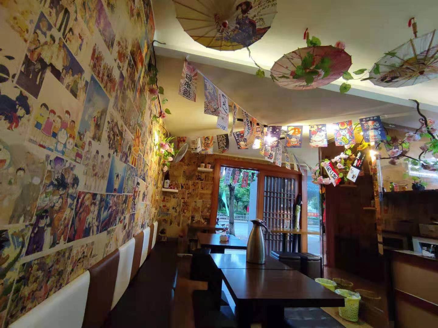 1612351606248079294.jpg 和观察保持保持发光飞碟.jpg