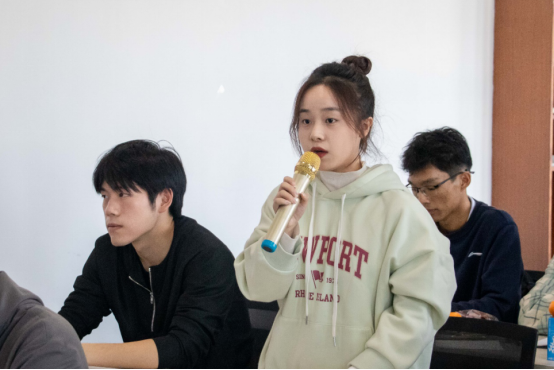 new以交流之举，促师生之情——信息工程学院举行学生座谈会352.png
