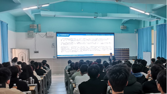 践行产教融合，推进专业建设——华夏信工学院·泰迪智能工作室宣讲会纪实715.png