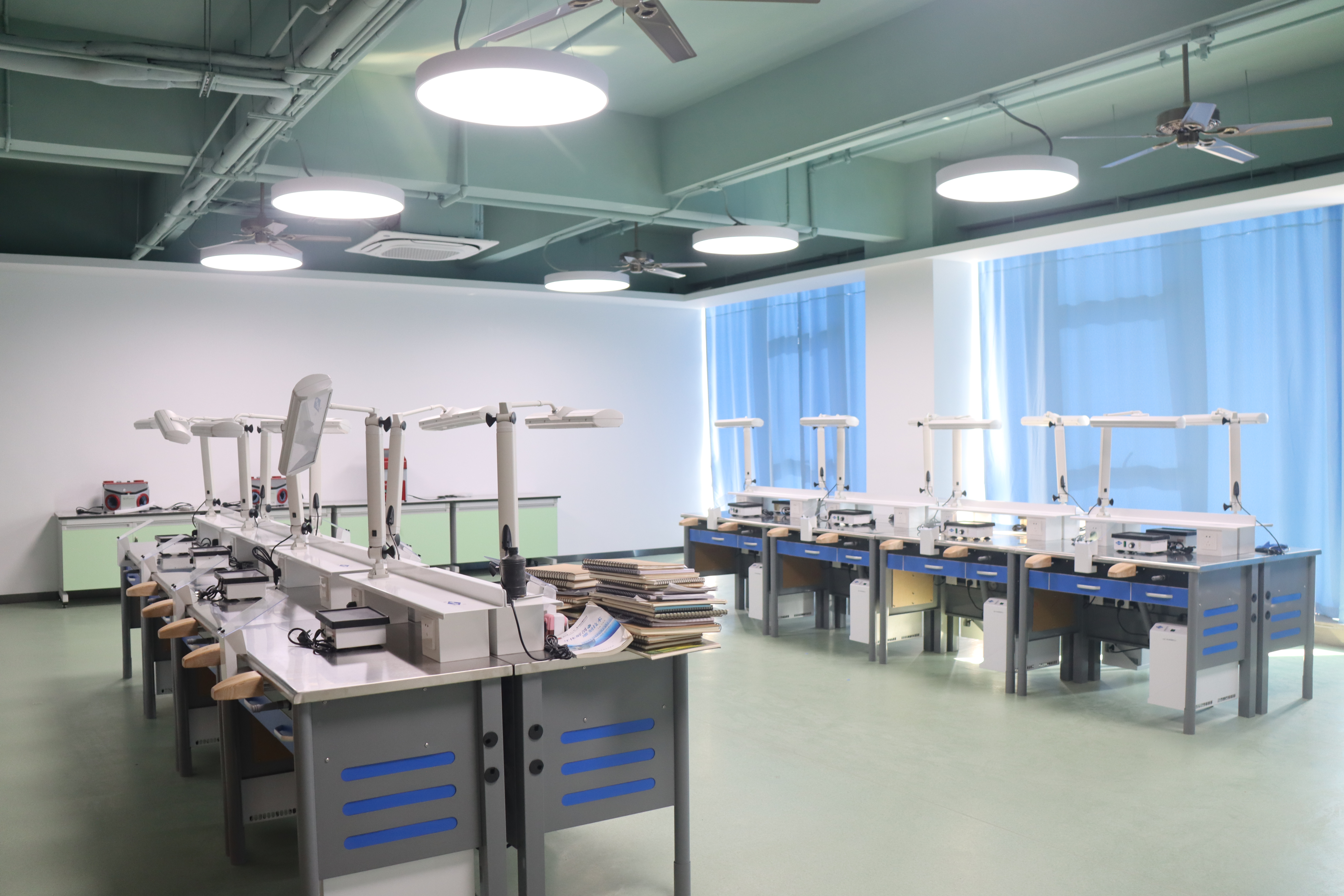 口腔技工训练室3.jpg