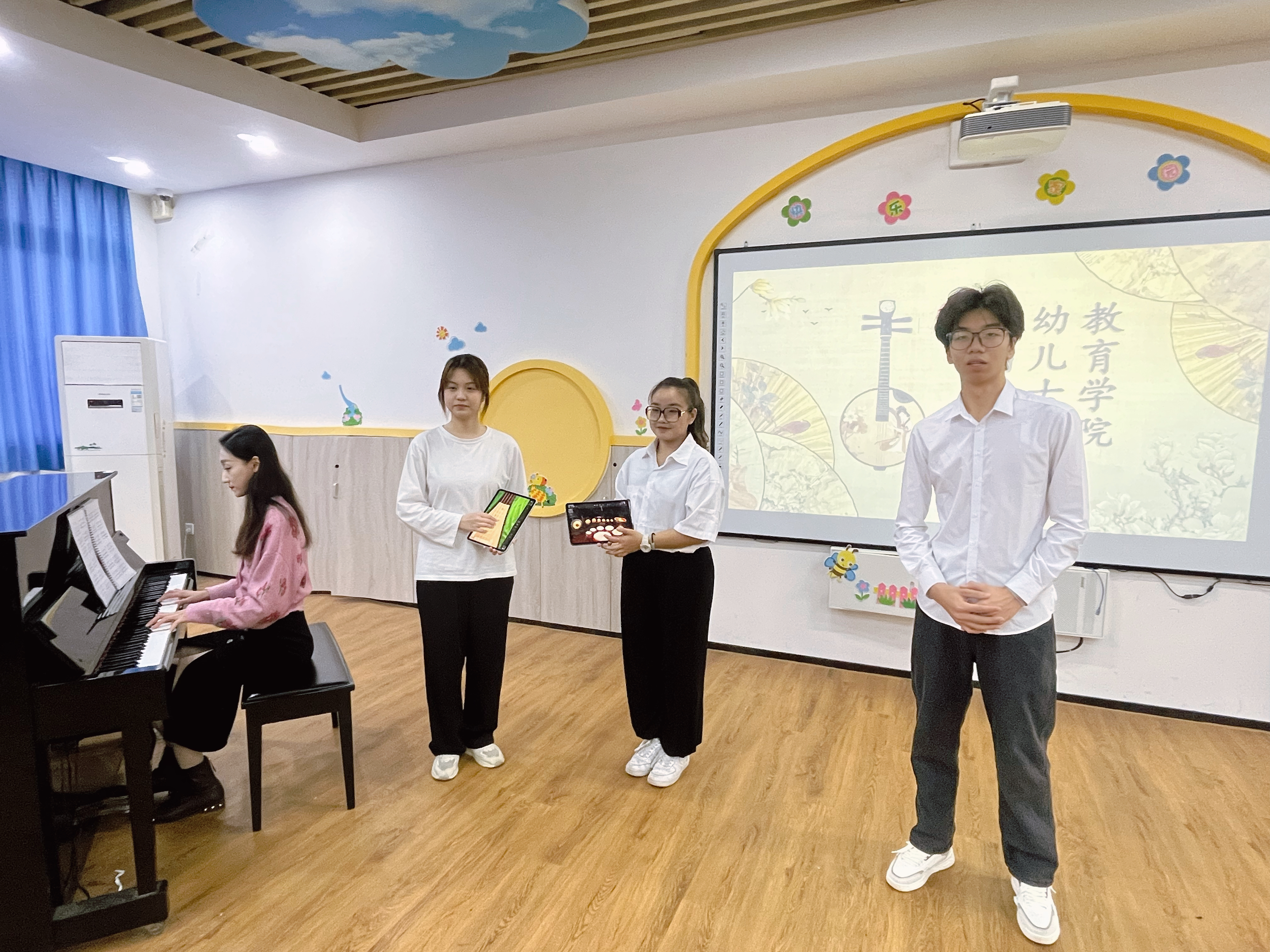 婴幼儿歌曲弹唱.jpg