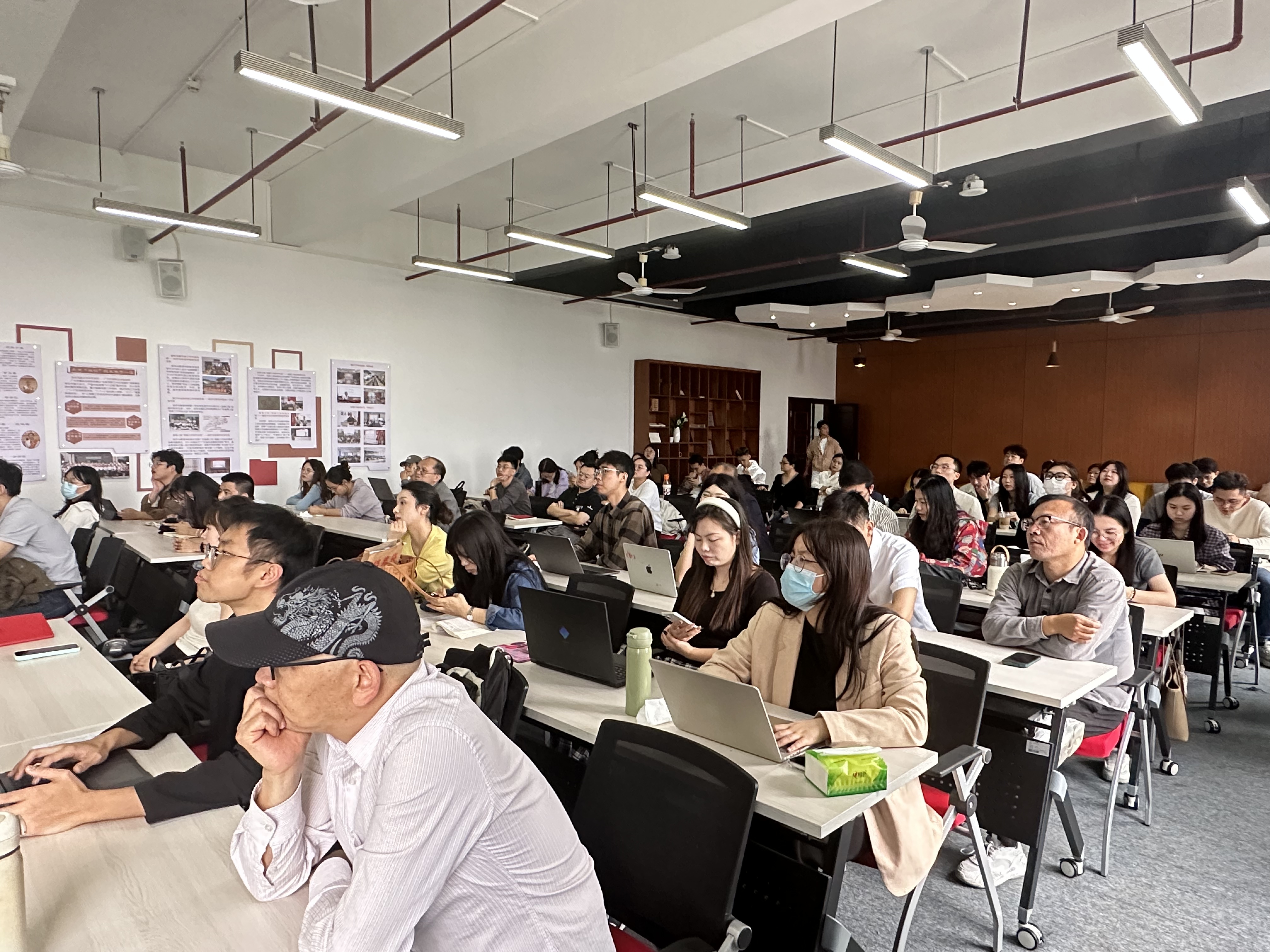 1762250464408042500.jpg 微信图片_20251031170858_1401_652.jpg