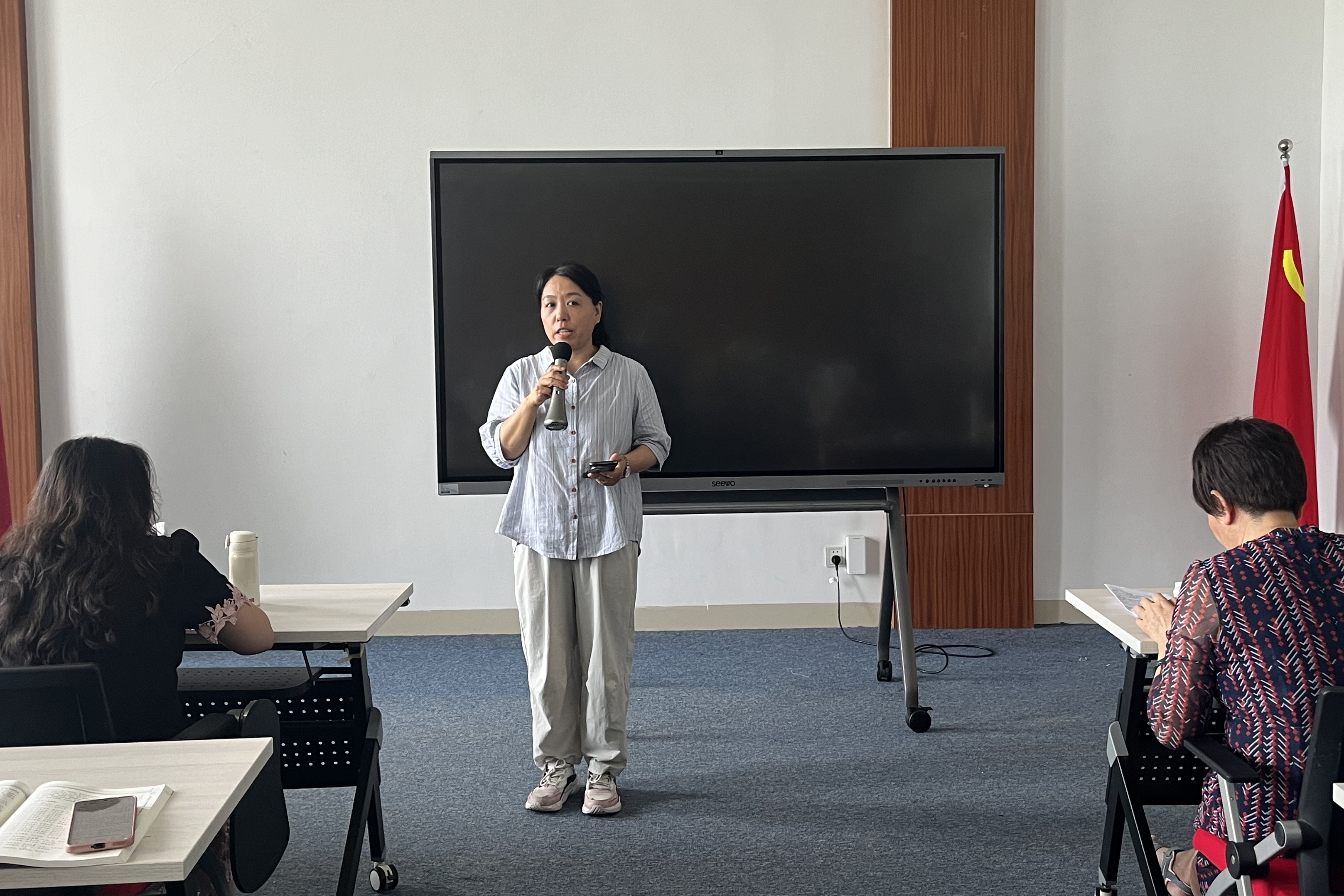 1787997497077005063.jpg 刘彩红老师_副本.jpg