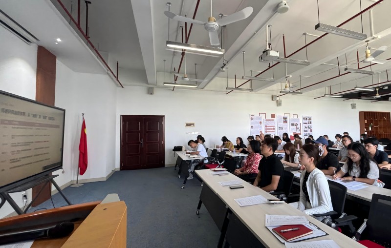 1789088639307077017.jpg 1.师德师风专题学习会2.jpg