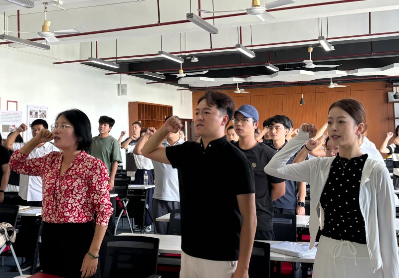 1789088703121093620.jpg 4.教师誓词宣誓2.jpg